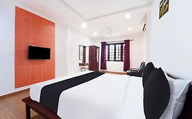Super Townhouse City Center Ernakulam